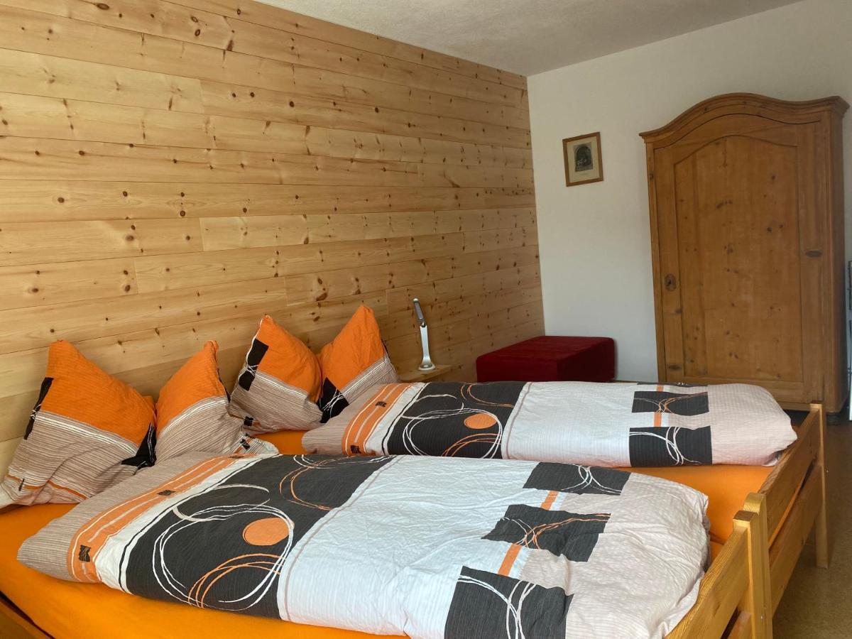 Ferienwohnung In Tschlin Mit Panoramablick Exterior foto