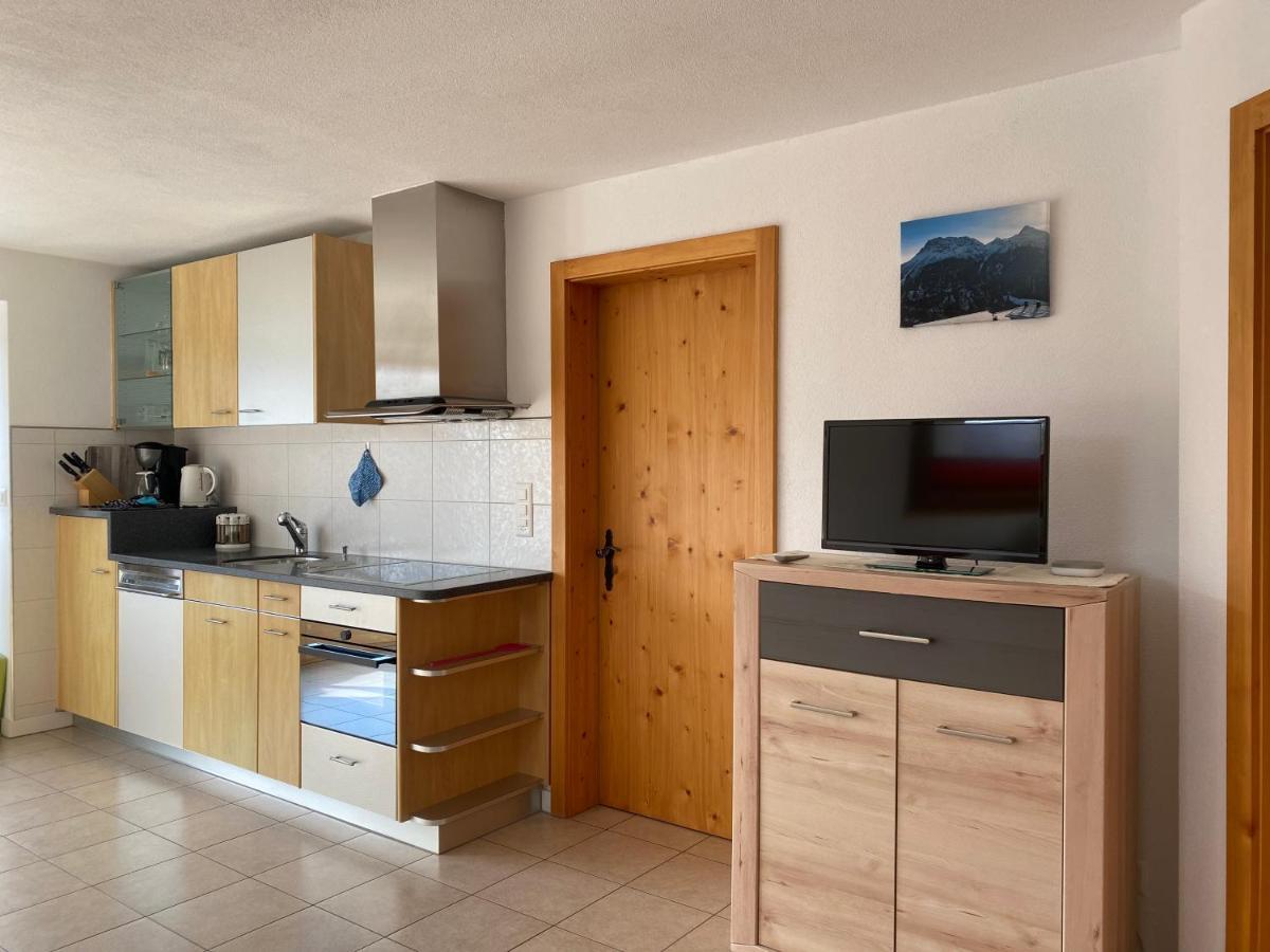 Ferienwohnung In Tschlin Mit Panoramablick Exterior foto